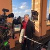 Interview unter den Arkaden im Landtag.