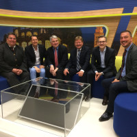 Abgeordnete im Sendestudio von a.tv.